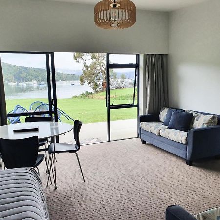 Bay Vista Waterfront Motel Пиктон Экстерьер фото