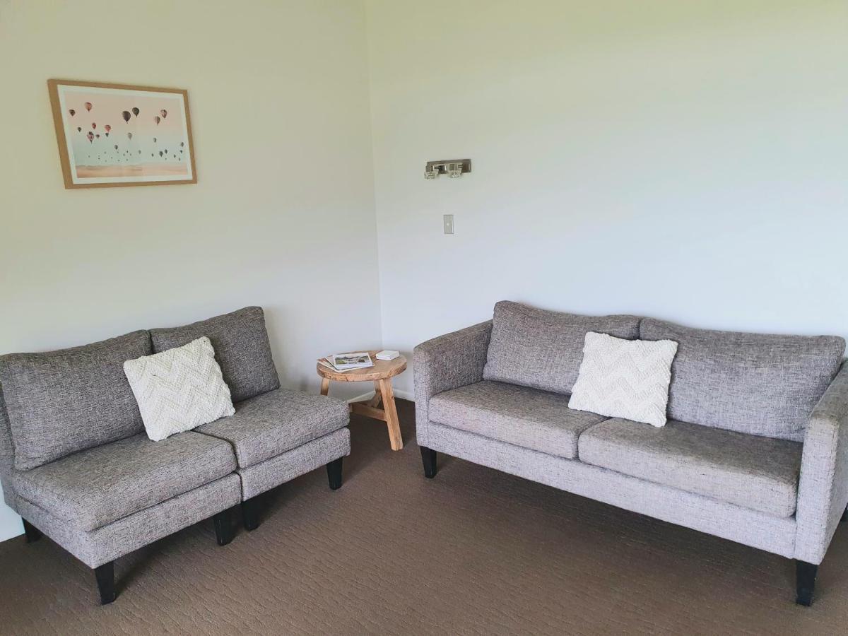 Bay Vista Waterfront Motel Пиктон Экстерьер фото