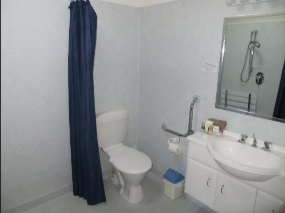 Bay Vista Waterfront Motel Пиктон Экстерьер фото