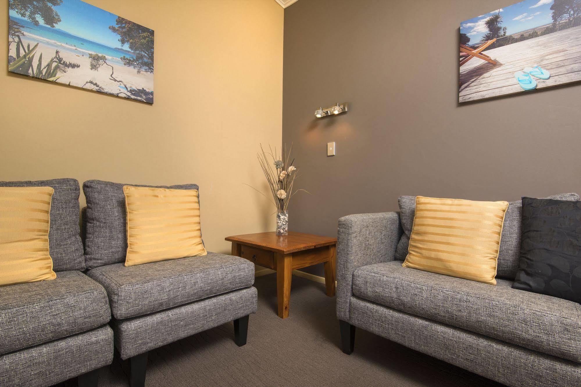Bay Vista Waterfront Motel Пиктон Экстерьер фото