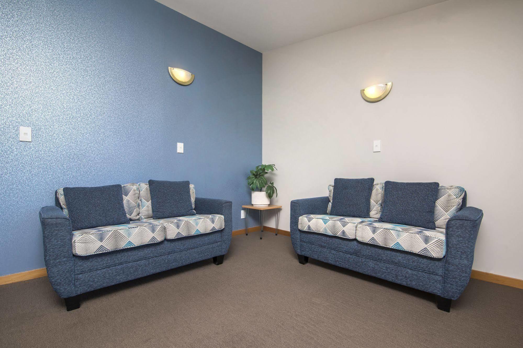 Bay Vista Waterfront Motel Пиктон Экстерьер фото