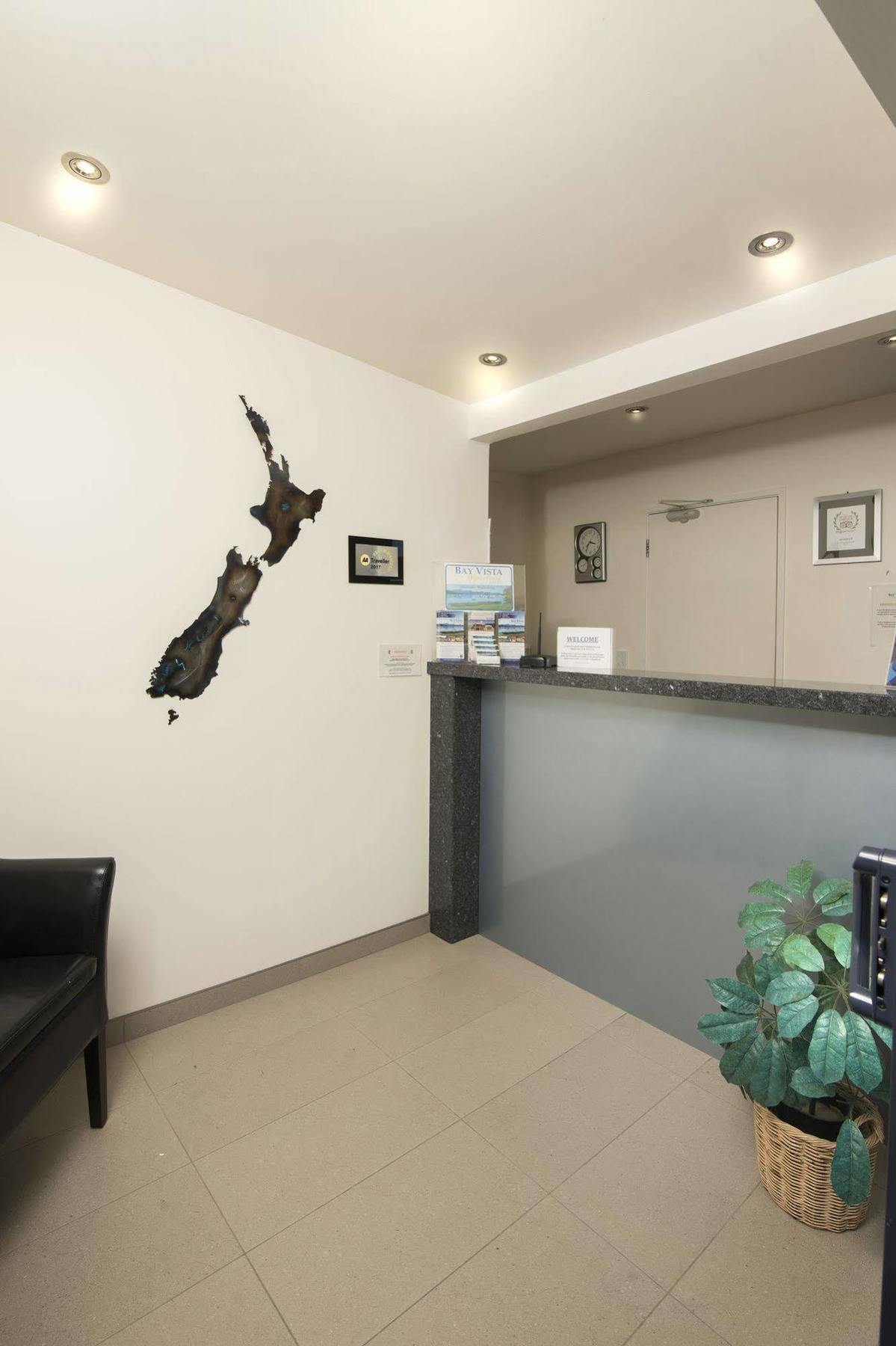 Bay Vista Waterfront Motel Пиктон Экстерьер фото